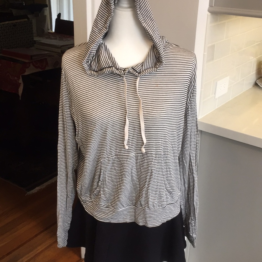 Brandy Melville John Hooded T-shirt